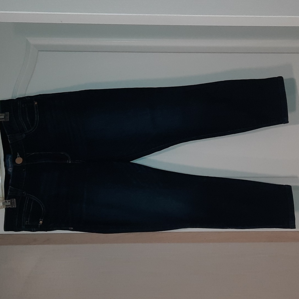 Democracy Women's Petite Ab Solution Crop 12P Like New